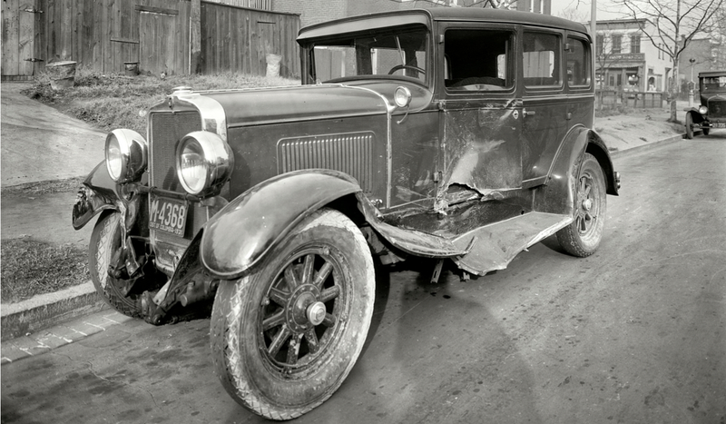 Illustration for article titled Crash Photos From The Beginning Of Motoring Are Stunningly Beautiful